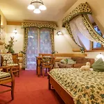 Bed & Breakfast Lesny Dworek