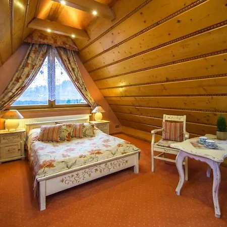 Lesny Dworek Couette-café 5*