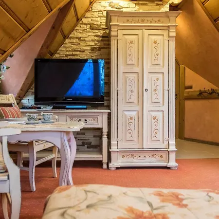 Lesny Dworek Couette-café 5*