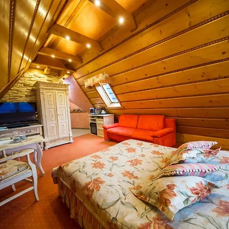 Lesny Dworek Bed & Breakfast 5*