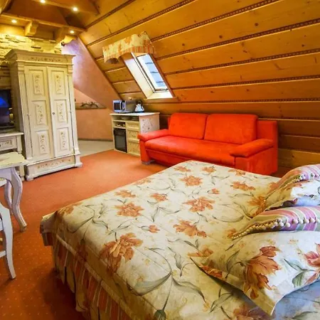 Lesny Dworek Bed & Breakfast 5*