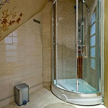 Lesny Dworek Bed & Breakfast 3*