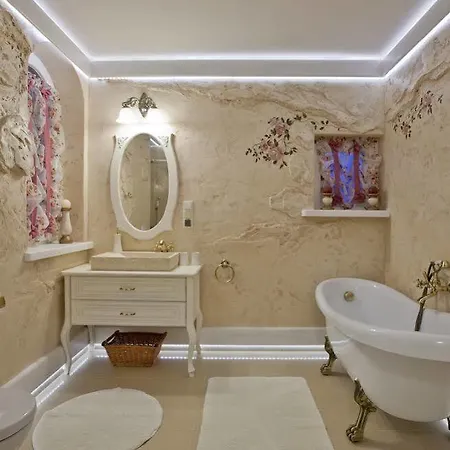 Bed & Breakfast Lesny Dworek 3*