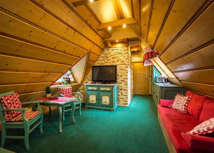 Bed & Breakfast Lesny Dworek 3*